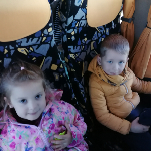 Dzieci w autobusie