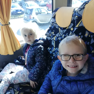 Dzieci w autobusie