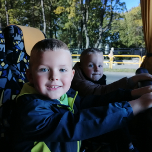 Dzieci w autobusie