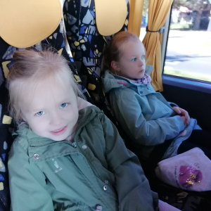 Dzieci w autobusie