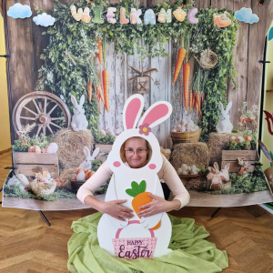 Pani Marysia w fotobudce "Zajączka"