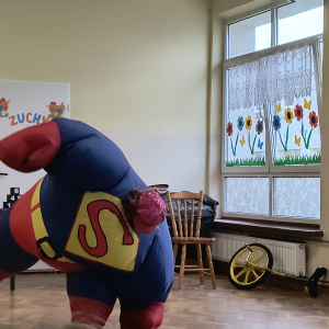 pokaz umiejętności Super bohatera 