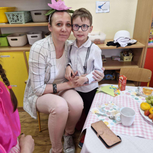 Przytulasy po występie – emocje nie do opisania.