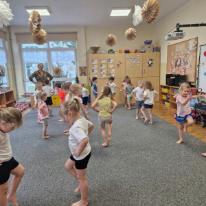 Realizacja utworu Country Dance w tańcu