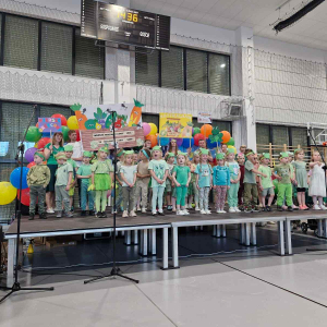 „Występ do piosenki 'Leń' – zabawna inscenizacja z przesłaniem.”