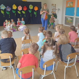 Pani zaprasza na przedstawienie