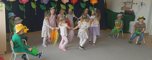 "Walc kwiatów" - przedstawienie na podsumowanie zajęć teatralnych "Gmina Brusy stawia na przedszkolaków"