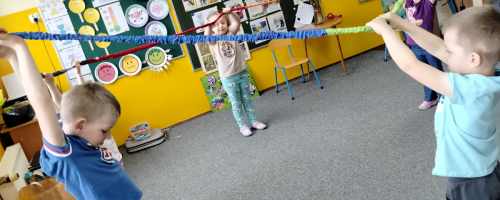 Zabawy z gumą animacyjną "Gmina Brusy stawia na przedszkolaków"