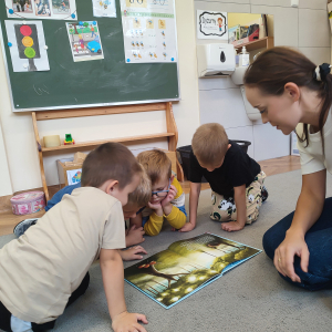 jesienne czytanie na dywanie