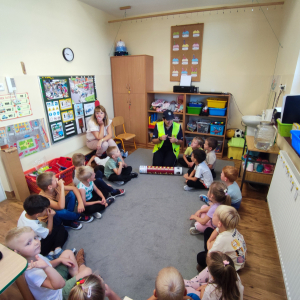 policjant w przedszkolu