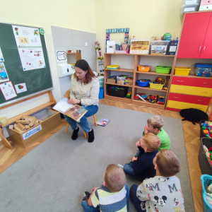 jesienne czytanie na dywanie