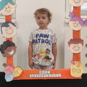 Pamiątkowe zdjęcie dziecka w fotoramce.