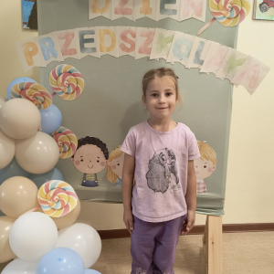 dziewczynka na ściance - dzień przedszkolaka