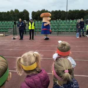 wysłuchanie przez dzieci jak możemy dbać o środowisko