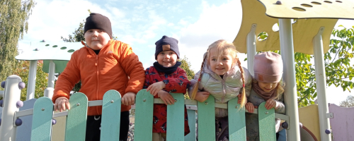 Wesołe zabawy na świeżym powietrzu