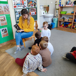 jesienne czytanie na dywanie