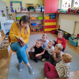 jesienne czytanie na dywanie