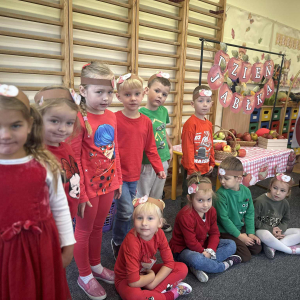 Nasze kolorowe stroje inspirowane jabłkami – czerwone, zielone i żółte!