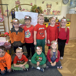 Nasze kolorowe stroje inspirowane jabłkami – czerwone, zielone i żółte!