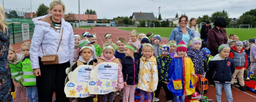 "Skrzaty" na paradzie autek na sznurku z okazji Europejskiego Dnia bez Samochodu