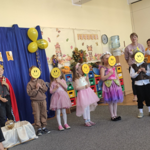 Dzieci podczas występu.