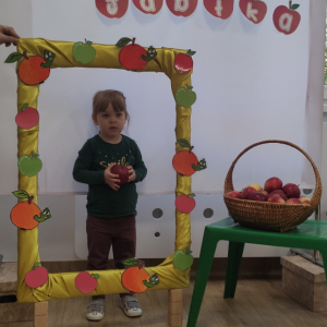 Pamiątkowe zdjęcie dziecka w foto ramce.