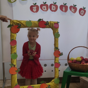 Pamiątkowe zdjęcie dziecka w foto ramce.