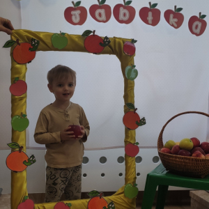 Pamiątkowe zdjęcie dziecka w foto ramce.