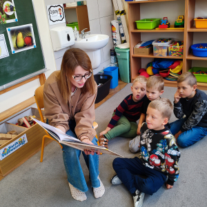 jesienne czytanie na dywanie