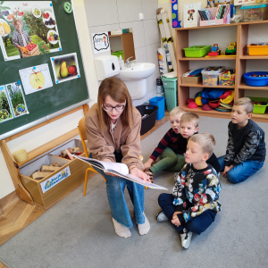 jesienne czytanie na dywanie