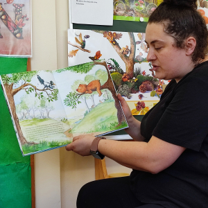 jesienne czytanie na dywanie