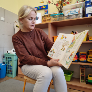 jesienne czytanie na dywanie