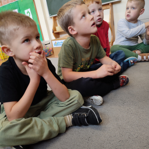 jesienne czytanie na dywanie