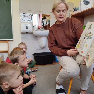 jesienne czytanie na dywanie