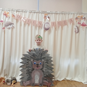 pamiątkowe zdjęcia indywidualne na ściance - Dzień Jeża