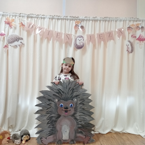 pamiątkowe zdjęcia indywidualne na ściance - Dzień Jeża