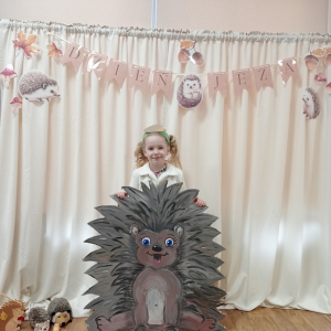 pamiątkowe zdjęcia indywidualne na ściance - Dzień Jeża