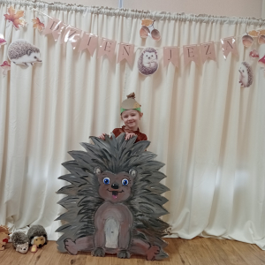 pamiątkowe zdjęcia indywidualne na ściance - Dzień Jeża