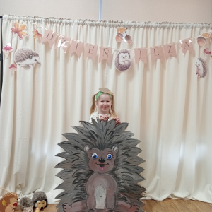 pamiątkowe zdjęcia indywidualne na ściance - Dzień Jeża