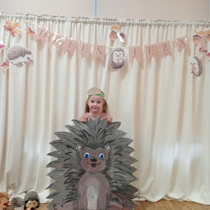 pamiątkowe zdjęcia indywidualne na ściance - Dzień Jeża