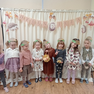 pamiątkowe zdjęcie dziewczynek z grupy Biedronki