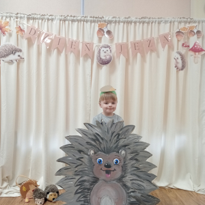 pamiątkowe zdjęcia indywidualne na ściance - Dzień Jeża