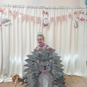 pamiątkowe zdjęcia indywidualne na ściance - Dzień Jeża