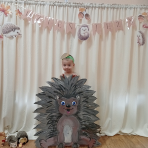 pamiątkowe zdjęcia indywidualne na ściance - Dzień Jeża