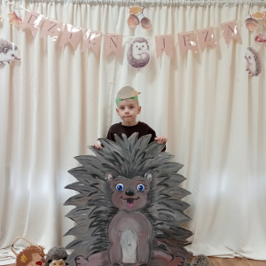 pamiątkowe zdjęcia indywidualne na ściance - Dzień Jeża