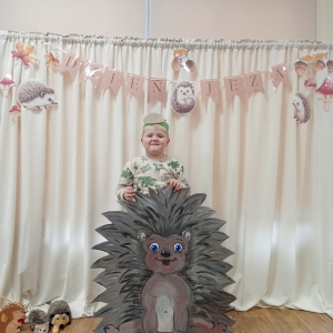 pamiątkowe zdjęcia indywidualne na ściance - Dzień Jeża