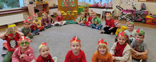 Jak dzieci z grupy "Skrzaty" świętowały Dzień Jabłka 