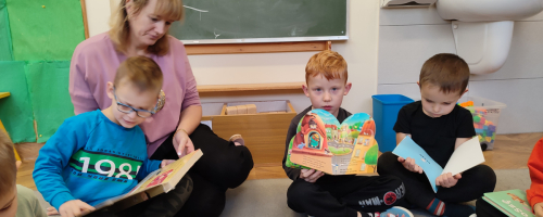 DZIEŃ POSTACI Z BAJEK I PRZEDSZKOLNA AKCJA CZYTELNICZA