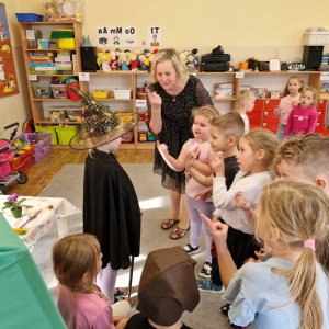 Dzieci grożą "Babie Jadze"