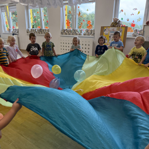 Zabawy z chustą animacyjną 